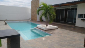 Casa Quinta Vacacional con Piscina Privada en Girardot